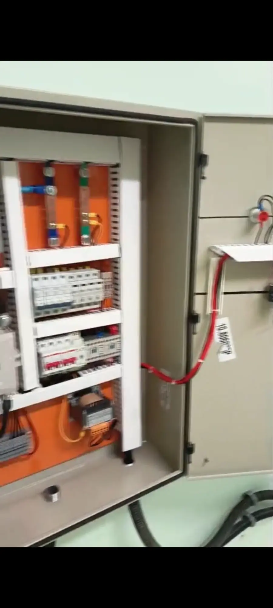 Instalação interna de quadro elétrico